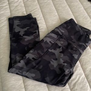 Camo crop leggings